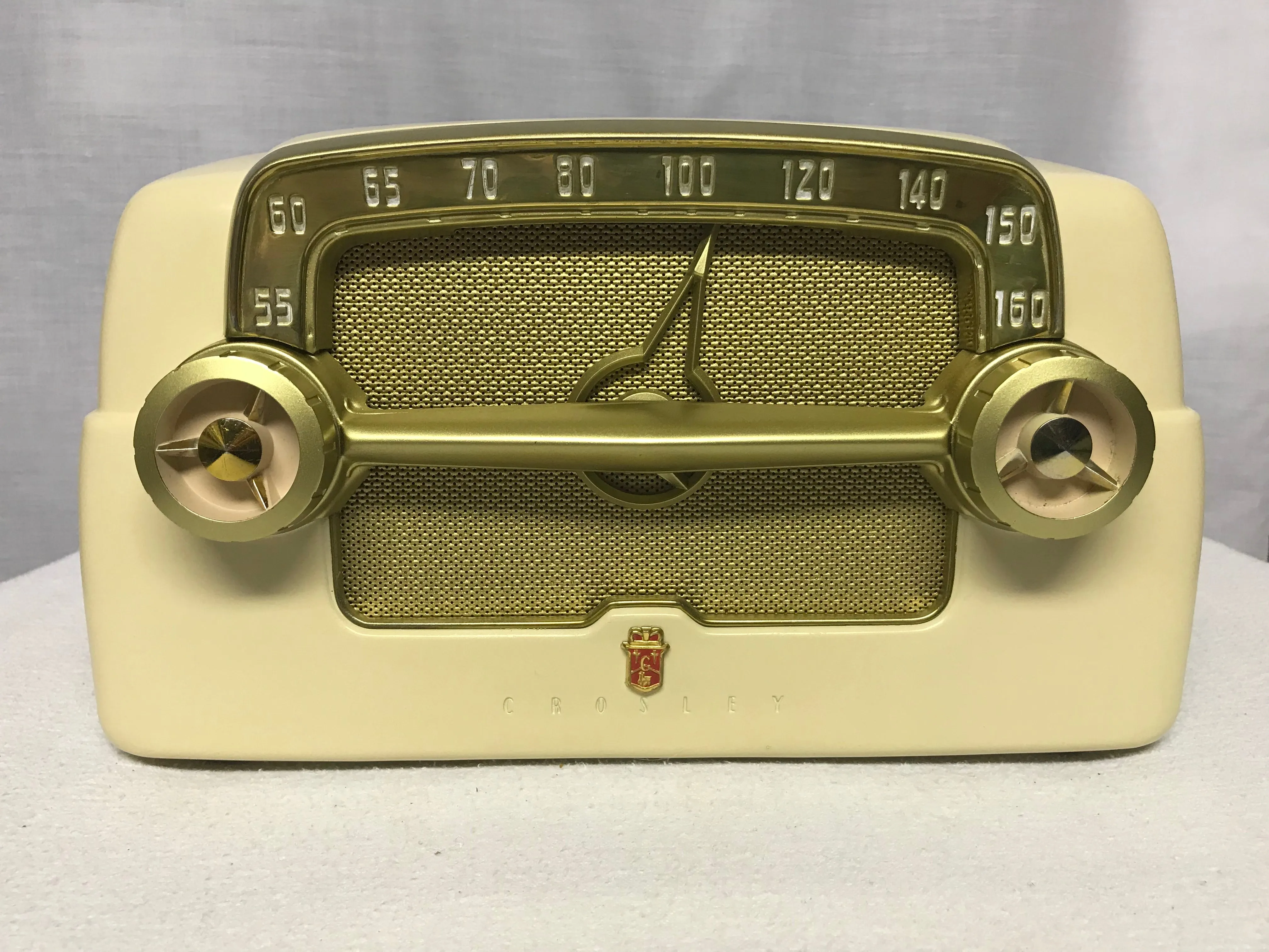 1953 Crosley E-15 "Dashboard" Tube Radio With Bluetooth input.