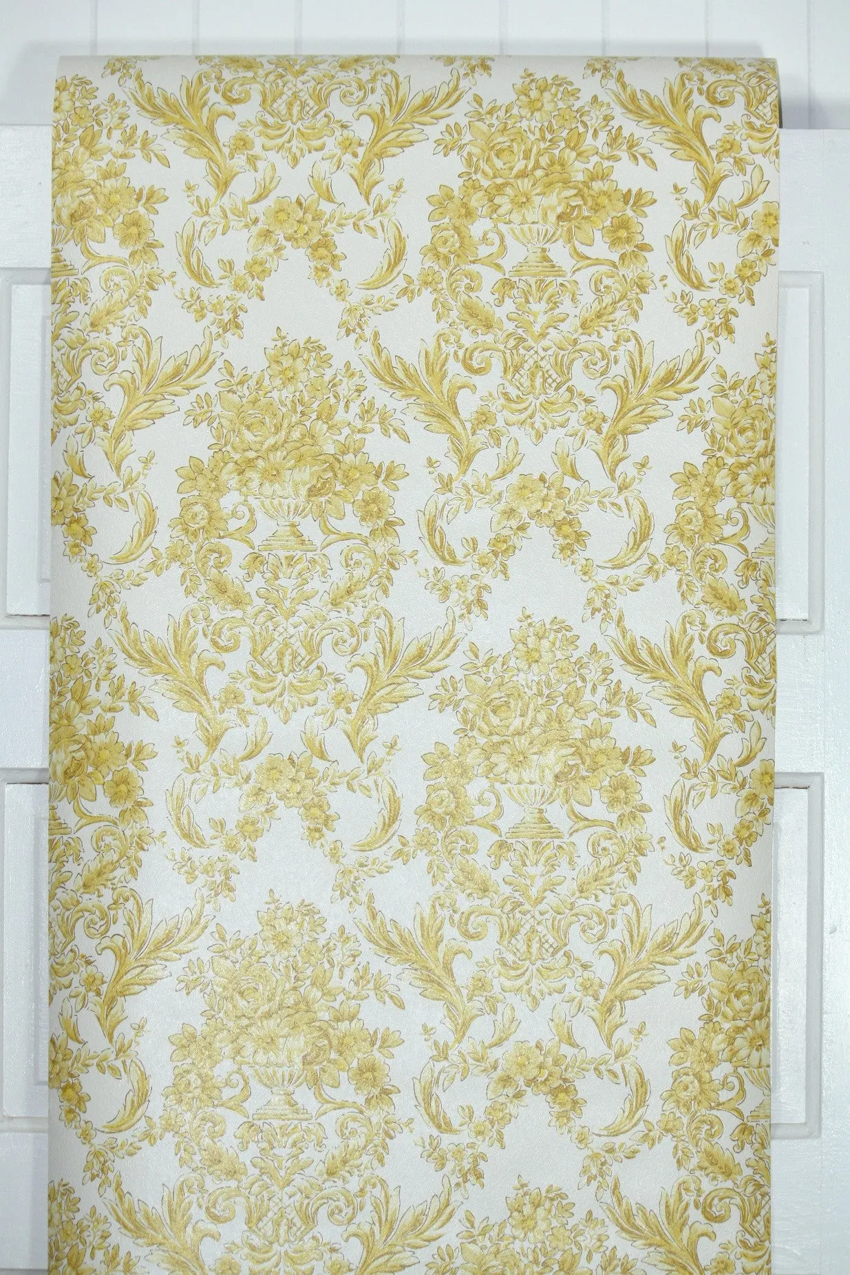 1970s Floral Damask Vintage Wallpaper