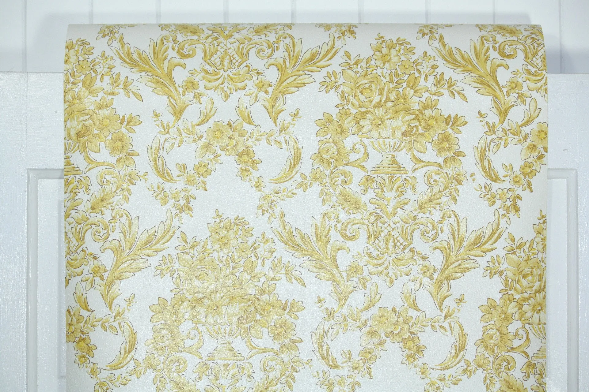 1970s Floral Damask Vintage Wallpaper