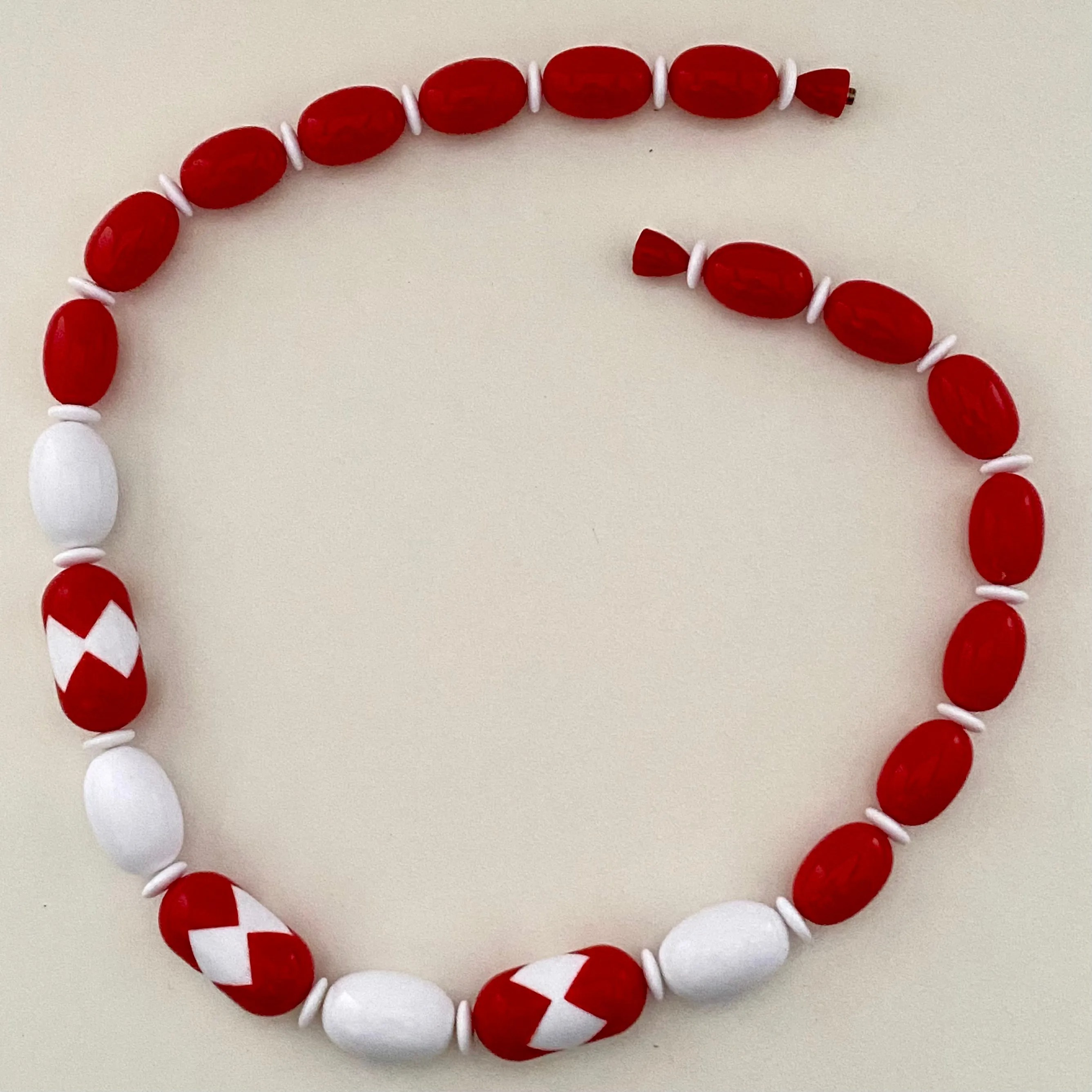 1987 Avon Sunsations Red & White Necklace