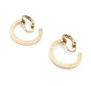 Beautifuly etched Retro gold toned vintage hoop clip on earrings