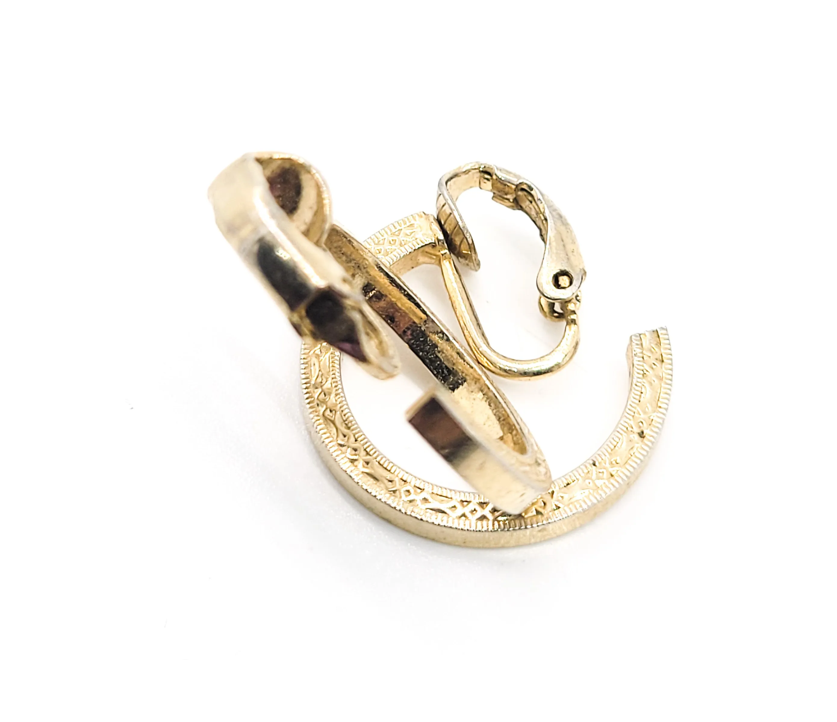 Beautifuly etched Retro gold toned vintage hoop clip on earrings