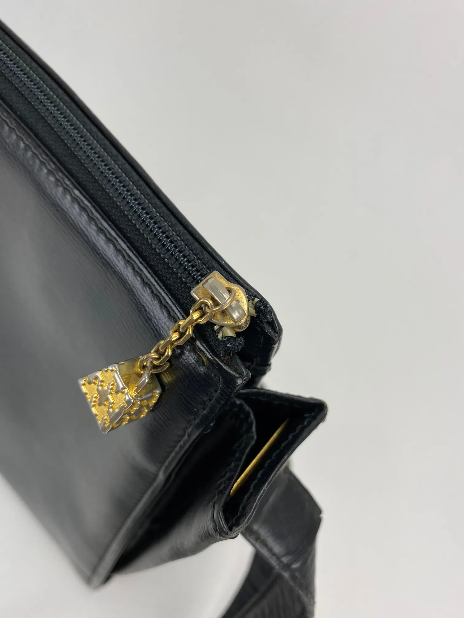 CHRISTIAN DIOR Black  Leather Adjustable Shoulder Bag Authentic Pre owned