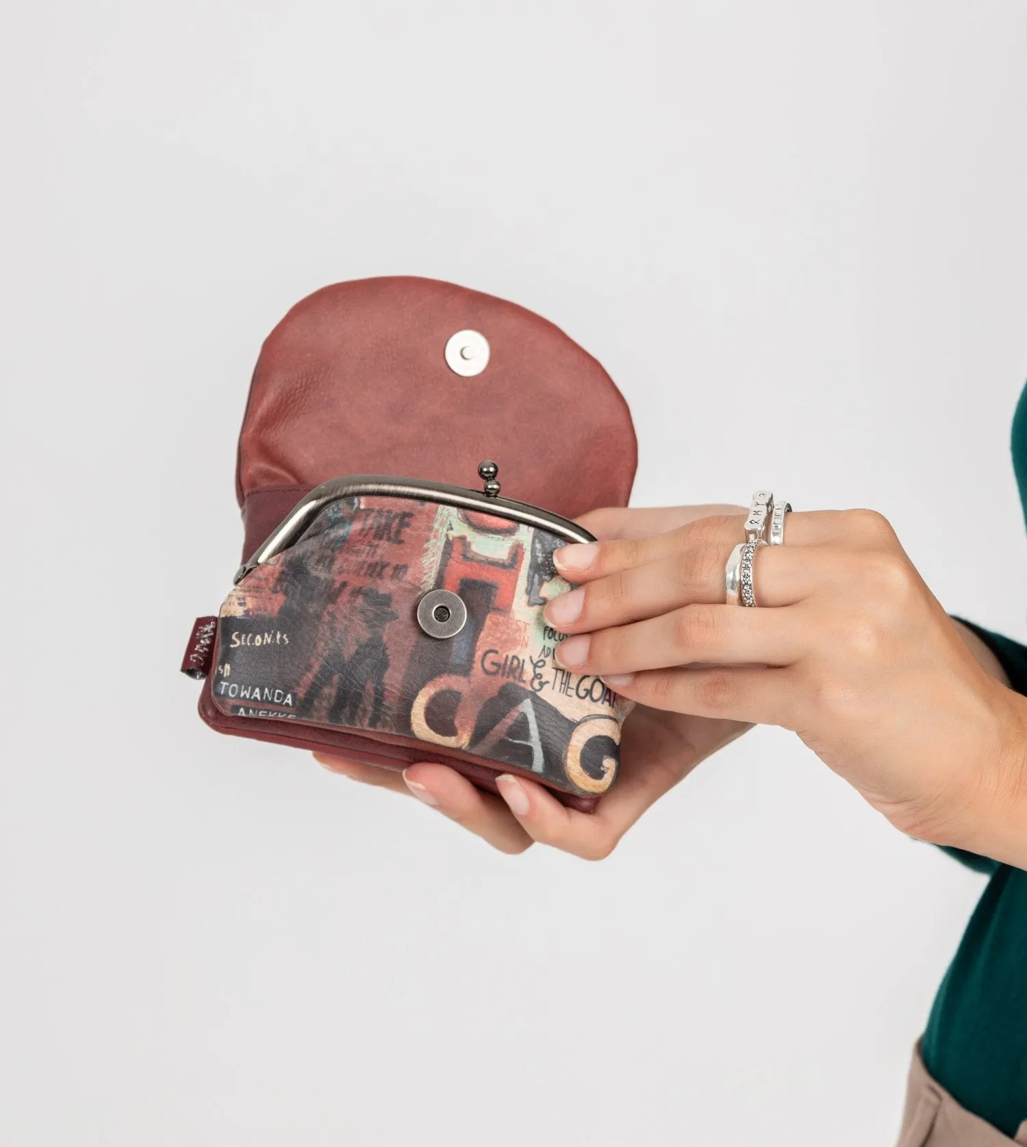 City Art maroon purse with a flap