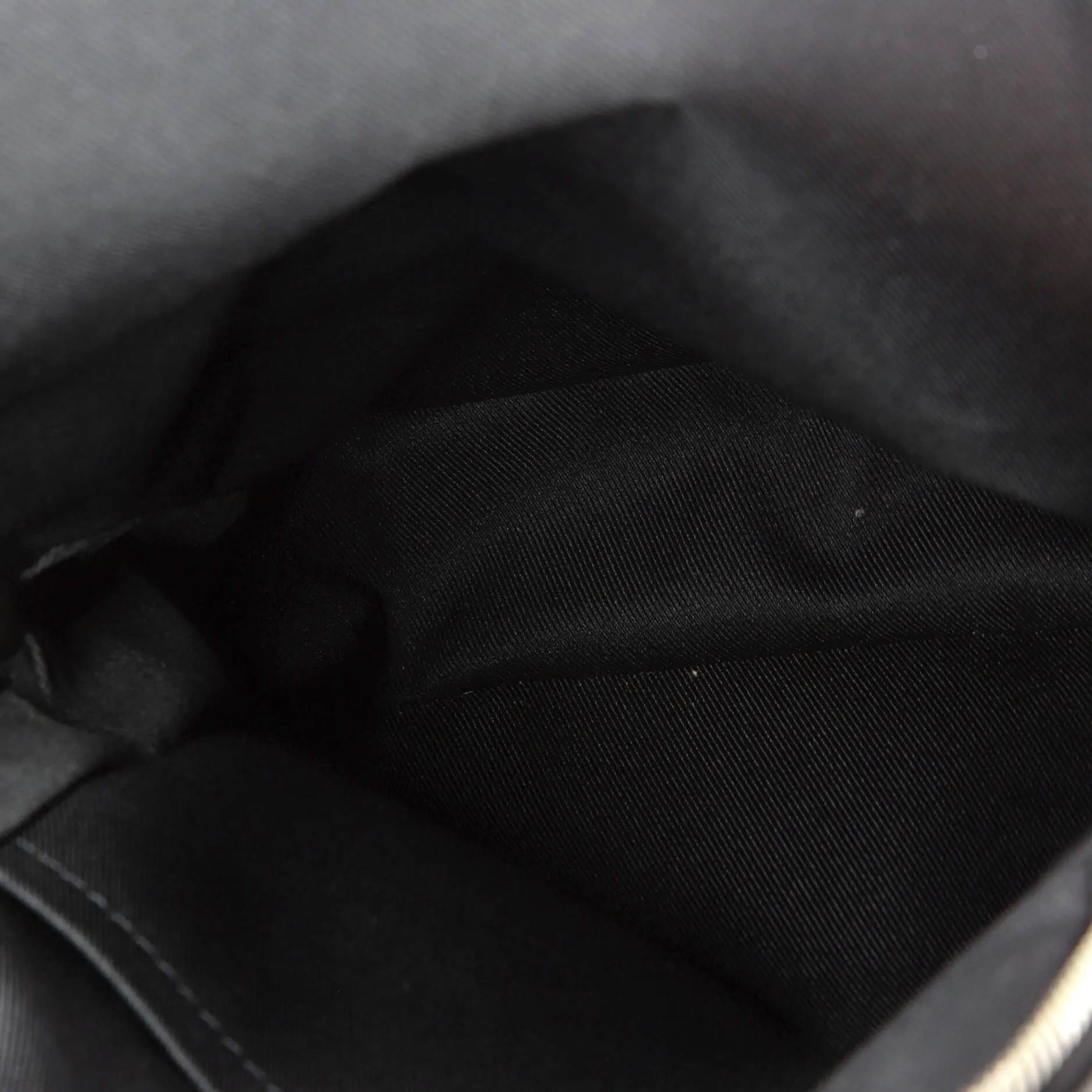 Designer Avenue Sling Bag Taiga Leather