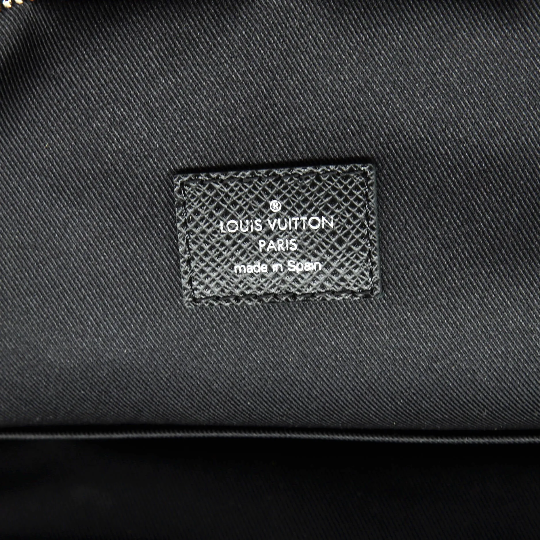 Designer Avenue Sling Bag Taiga Leather