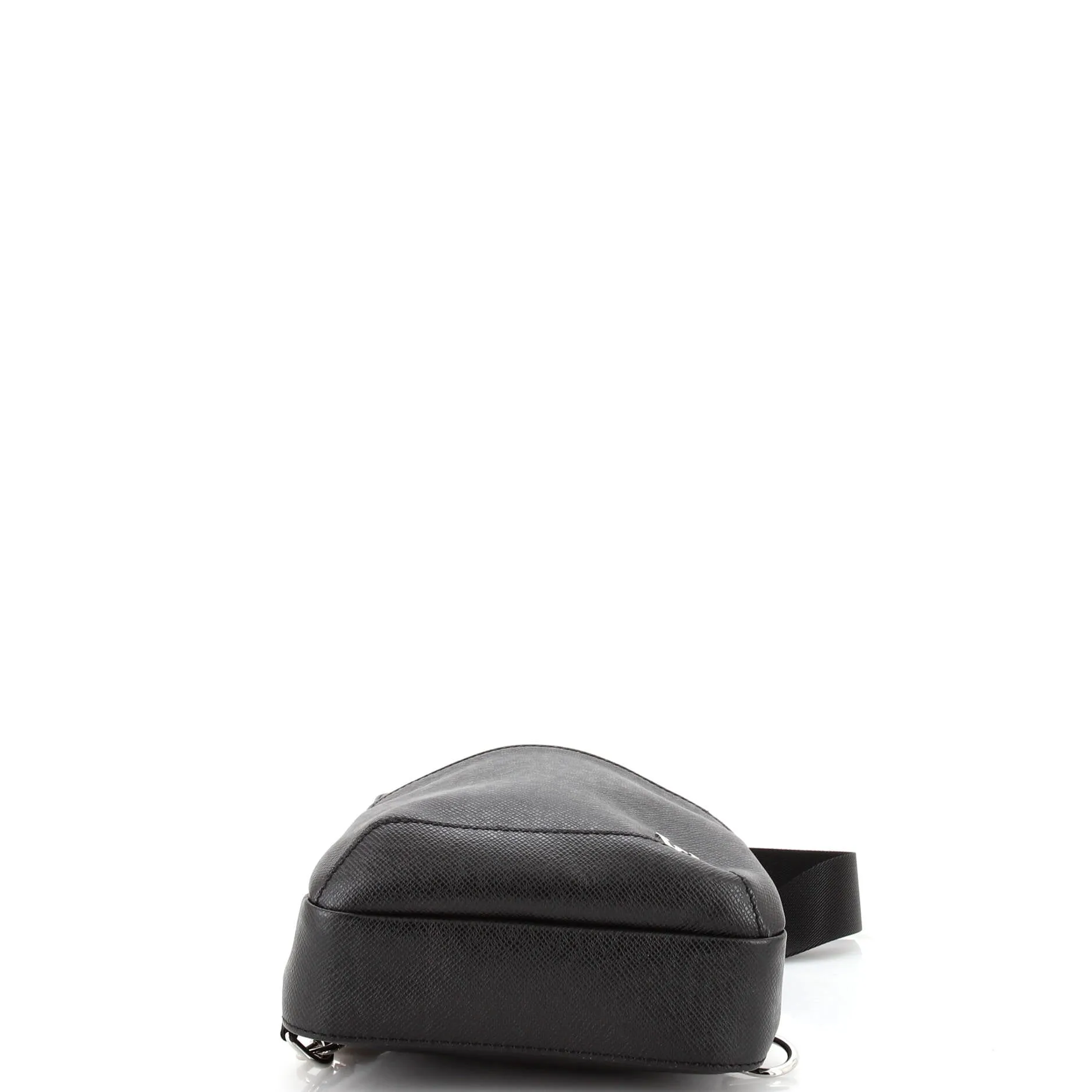Designer Avenue Sling Bag Taiga Leather