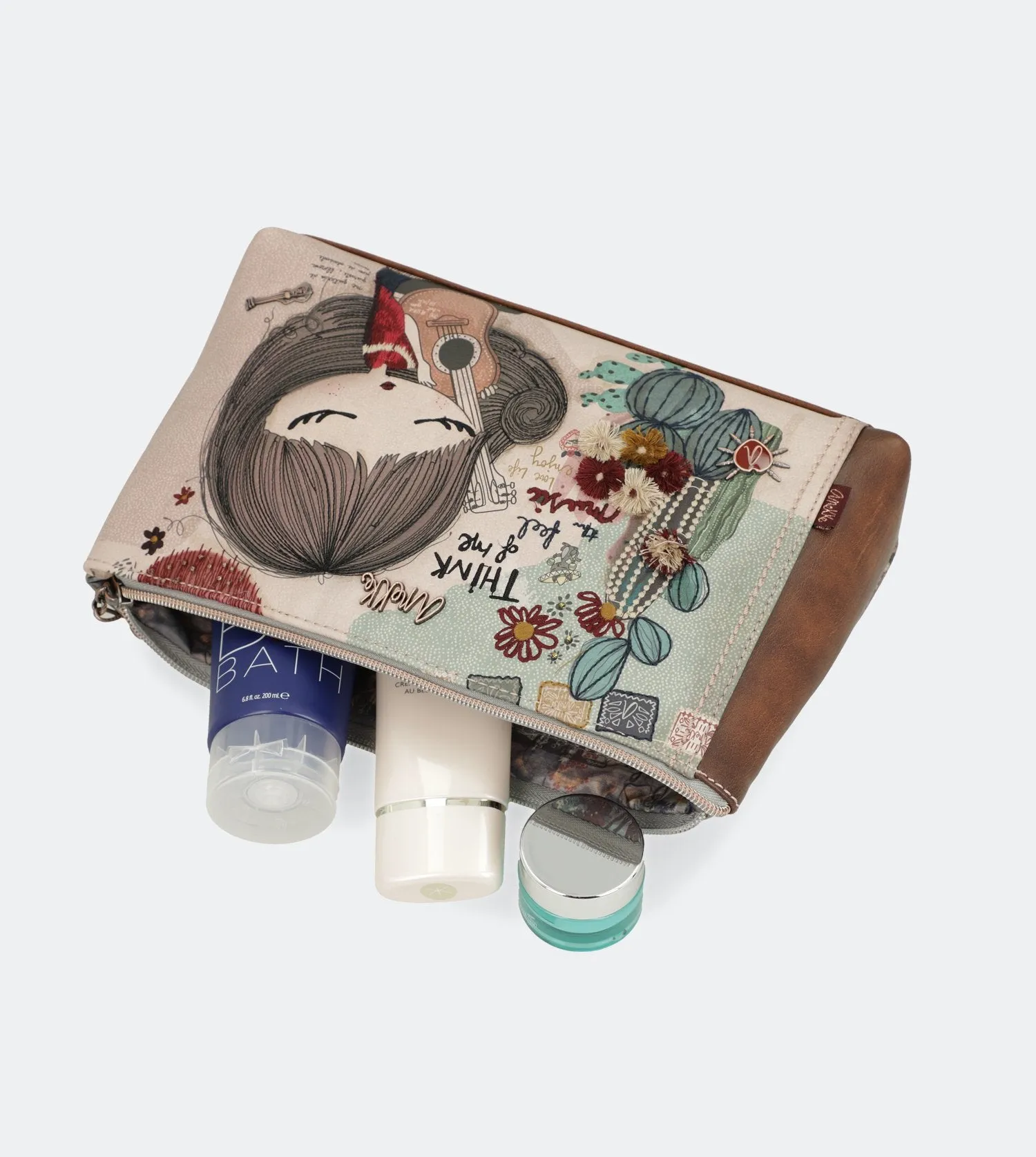 Ixchel Toiletry bag with a zip