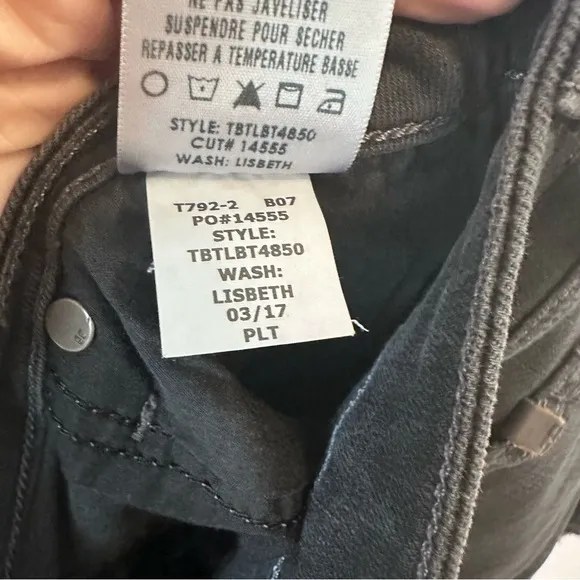 Joe’s Jeans Lisbeth Black Denim Shorts 28