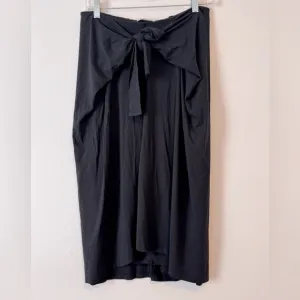 MM Lafleur Mid Length front tie skirt size L