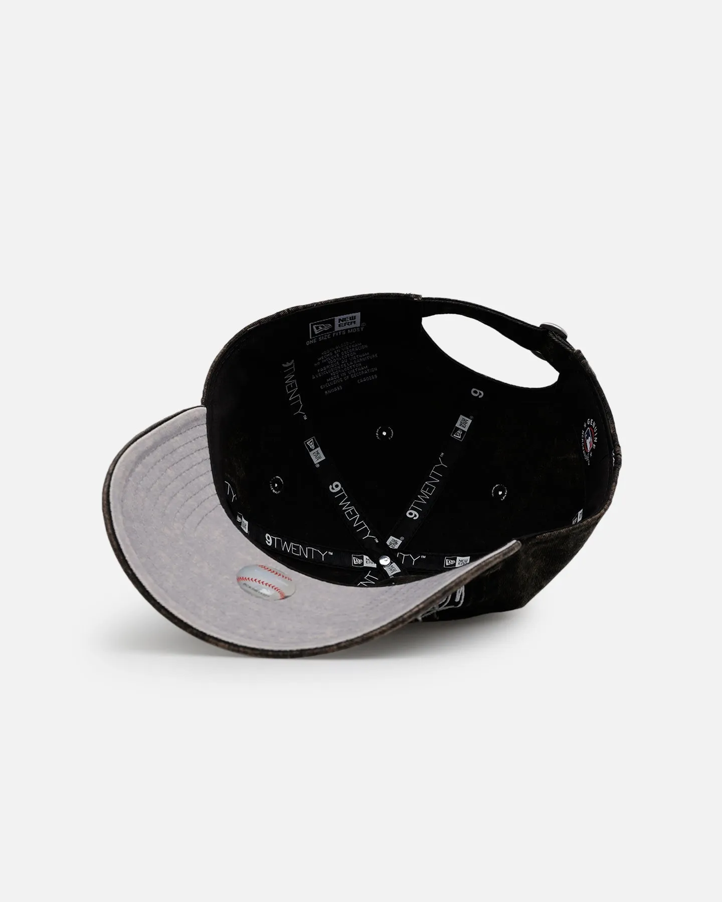 New Era New York Yankees 'Tribal' Classic Casual Strapback Washed Black