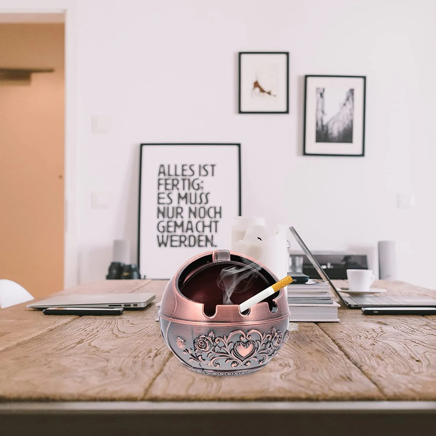 NYTRYD Ashtray Retro Ashtray Creative Personality Trend Household Living Room Anti Fly Ash Sealed Ashtray With Cover Light Luxury Ashtray