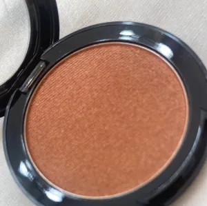 Sandalwood Molten Powder Eyeshadow & Blush