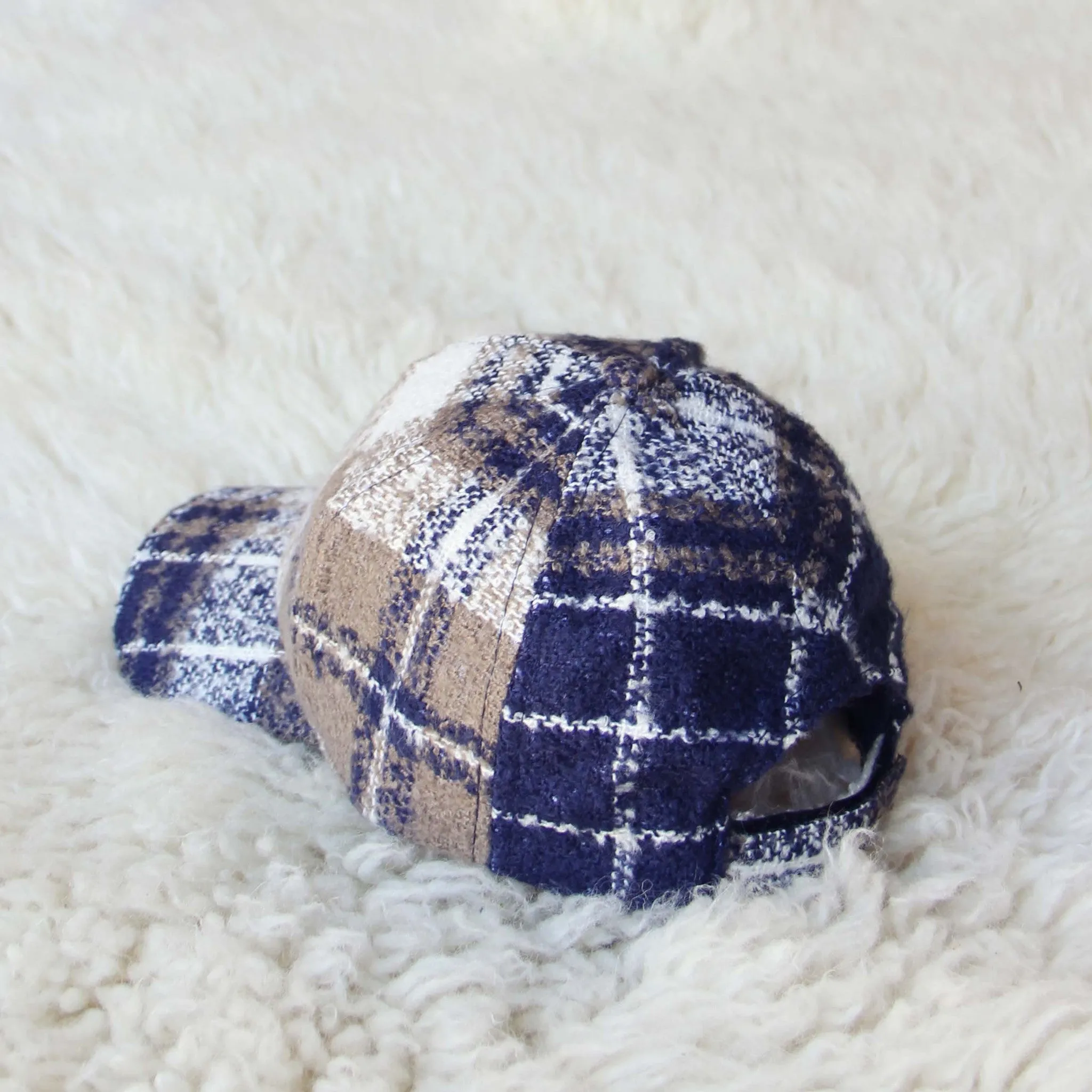 Snowcap Plaid Hat in Navy