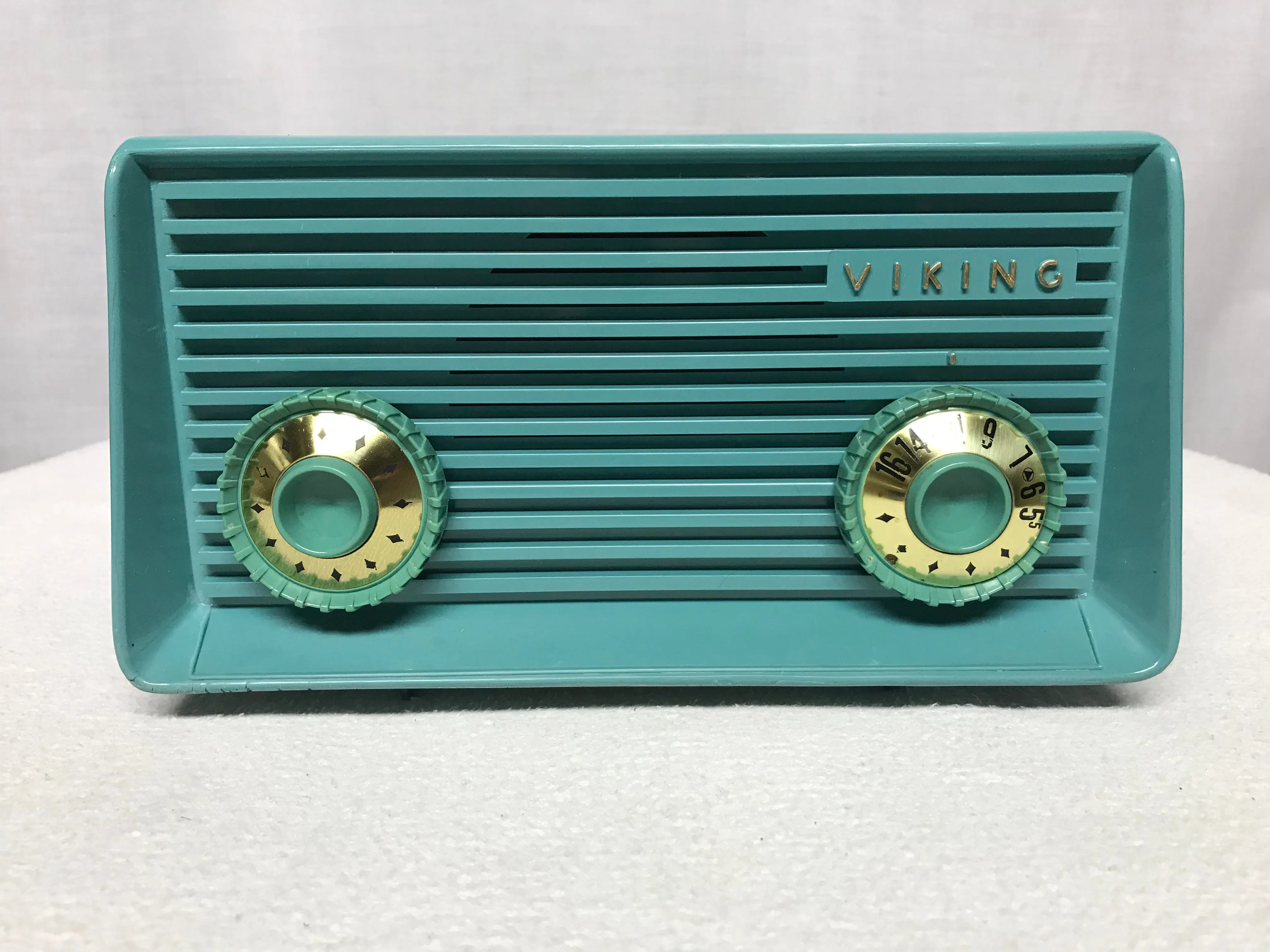 Viking model RM-392 vintage retro tube radio with iphone or bluetooth Input.