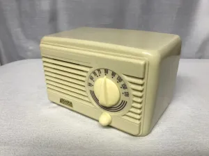Vintage Arcadia Tube Radio With Bluetooth input.