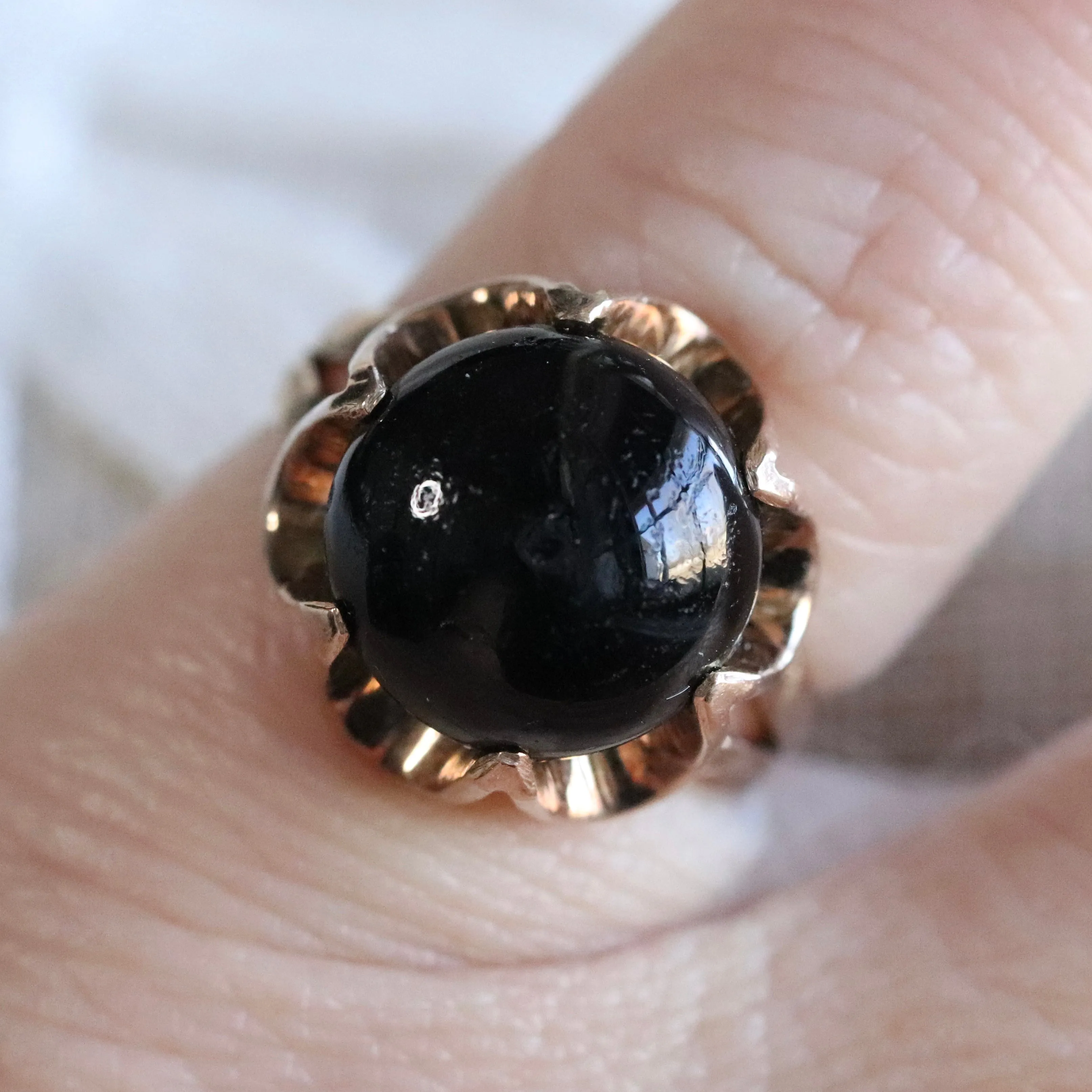Vintage obsidian cabochon ring in yellow gold
