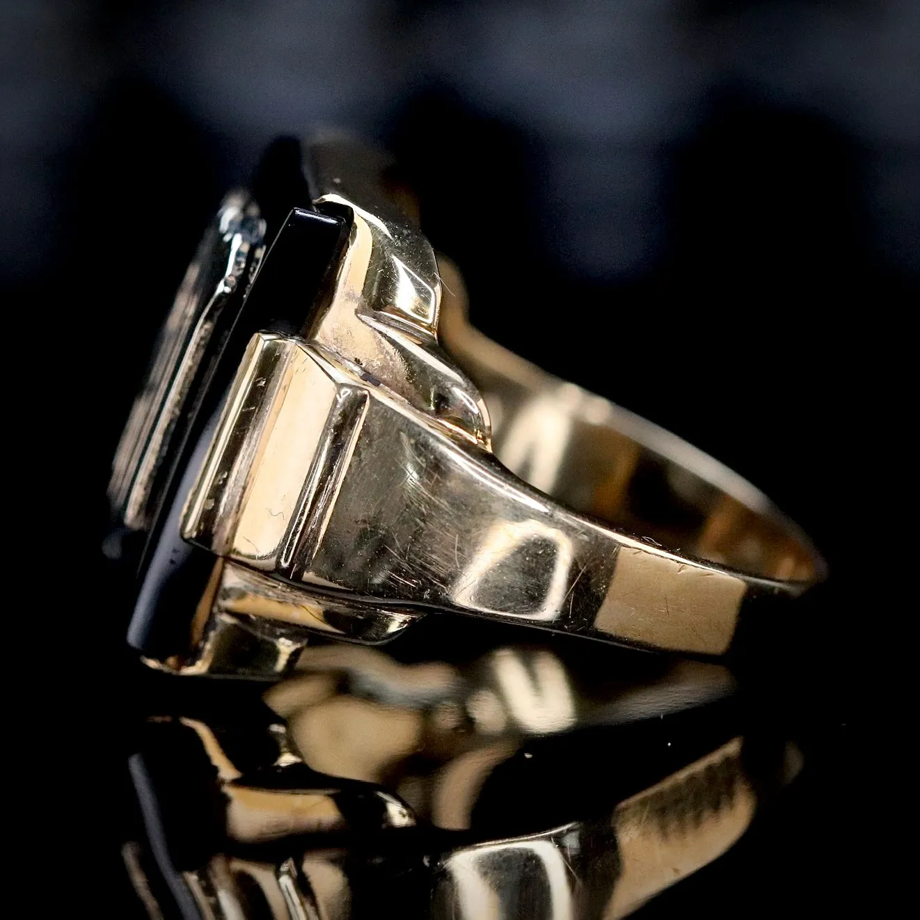Vintage onyx letter W ring in yellow gold