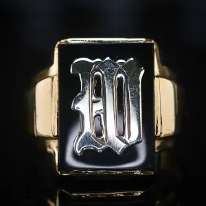 Vintage onyx letter W ring in yellow gold
