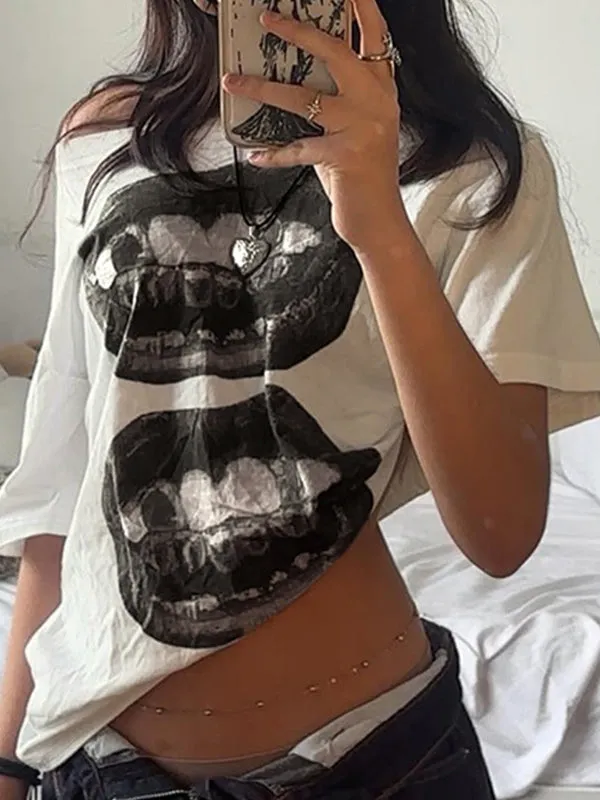 White vintage T-shirt with lips print and oversized fit